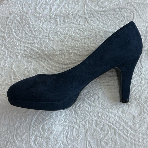 Boston Design Studio Women's 9W Faux Suede Heels Round Toe & Platform Sole Pumps - Picture 9 of 16